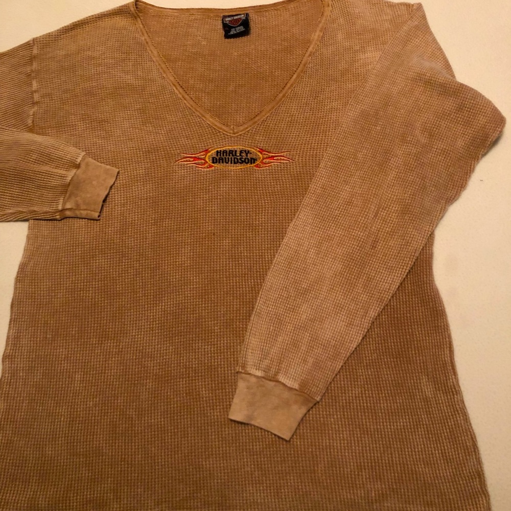 Women’s Harley Davidson long sleeve thermal t-shirt!  V-neck, great brown color!